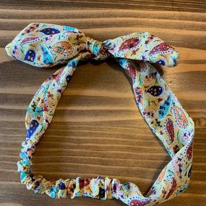 Patterned head band with bow